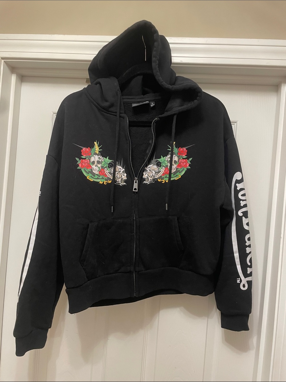 Von Dutch women’s Black Zip-Up Hoodie with Red Rose & Skull Graphic y2k trucker